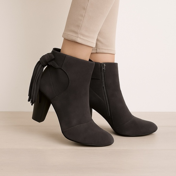 WHITE HOUSE BLACK MARKET Gray Suede Ankle Boots with Fringe & zippers Size 8M - Picture 1 of 10